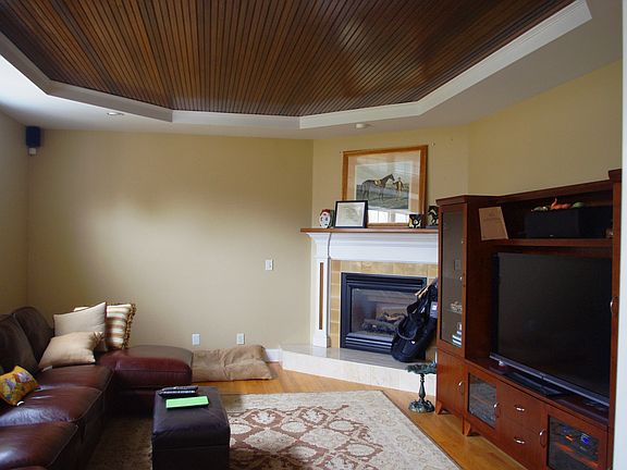 3rd image of 113 Deanna Ct