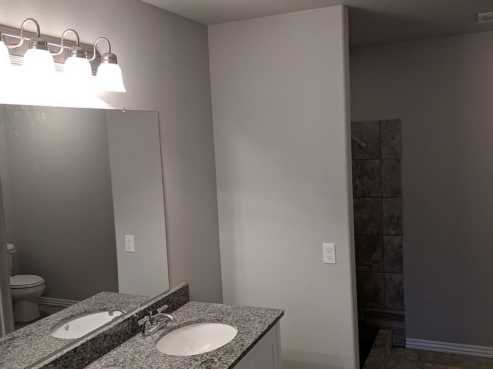 2nd image of 2076 Park Cir