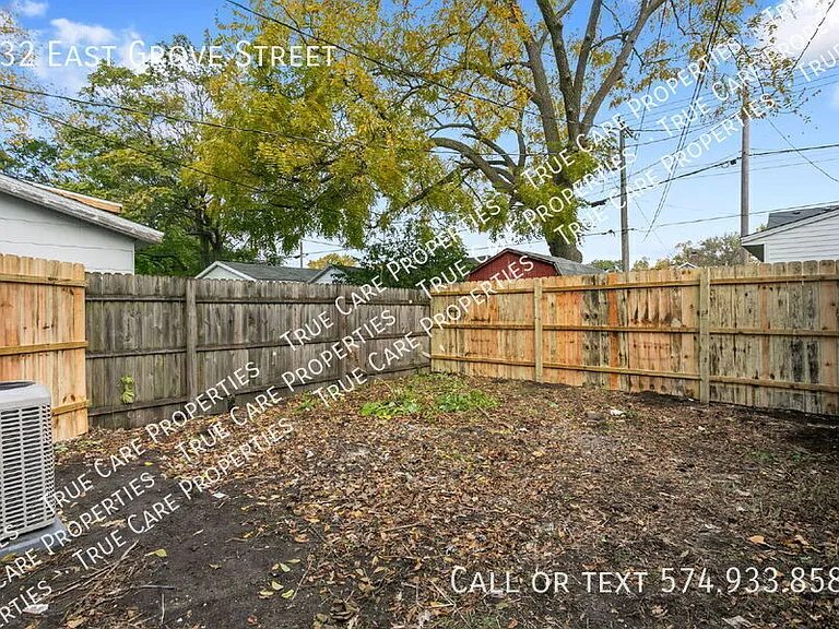 232 E Grove St — Photo 27