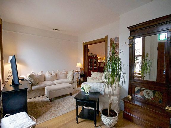 2nd image of 1642 N Winchester Ave #2