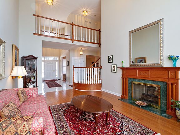 2nd image of 3724 Glenlake Dr