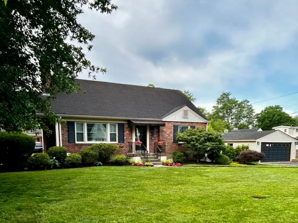 4435 Blenheim Rd, Bellewood, KY 40207