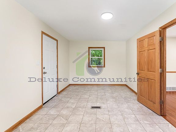 4th image of 2660 Blackberry Ln NE