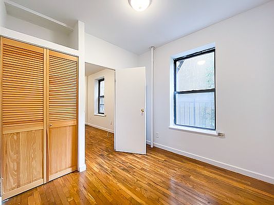 4th image of 631 E 11th St APT 6