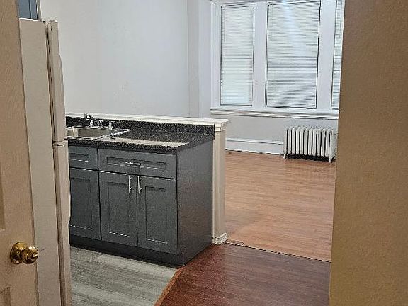 4th image of 4936 Locust St