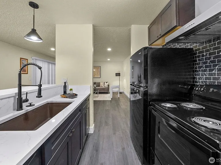1003 S 308th St #6 — Photo 4
