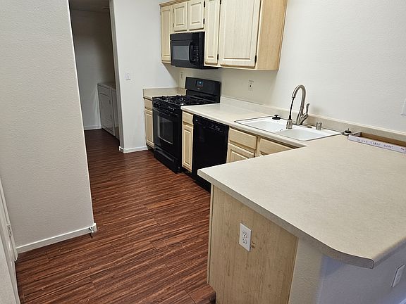 4th image of 1633 Xanadu Dr