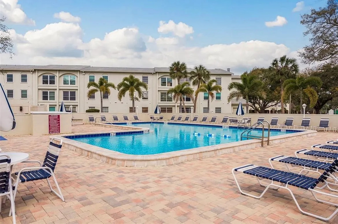 2700 Bayshore Blvd — Photo 1