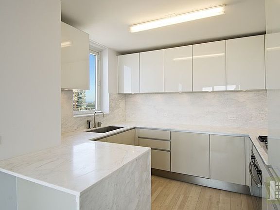 3rd image of 322 W 57th St APT 55B
