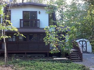 225 Champlain Dr, Tobyhanna, PA 18466