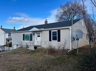 6 Manchester St, Pittsfield, NH 03263