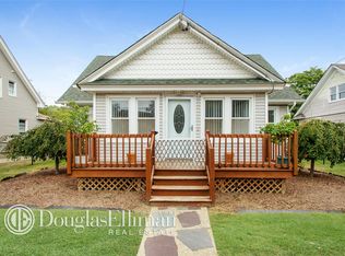 33 Burchell Blvd, Bay Shore, NY 11706
