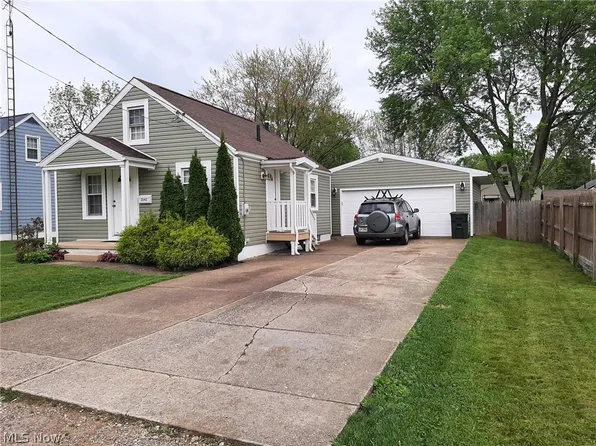 2242 22nd St NE, Canton, OH 44705