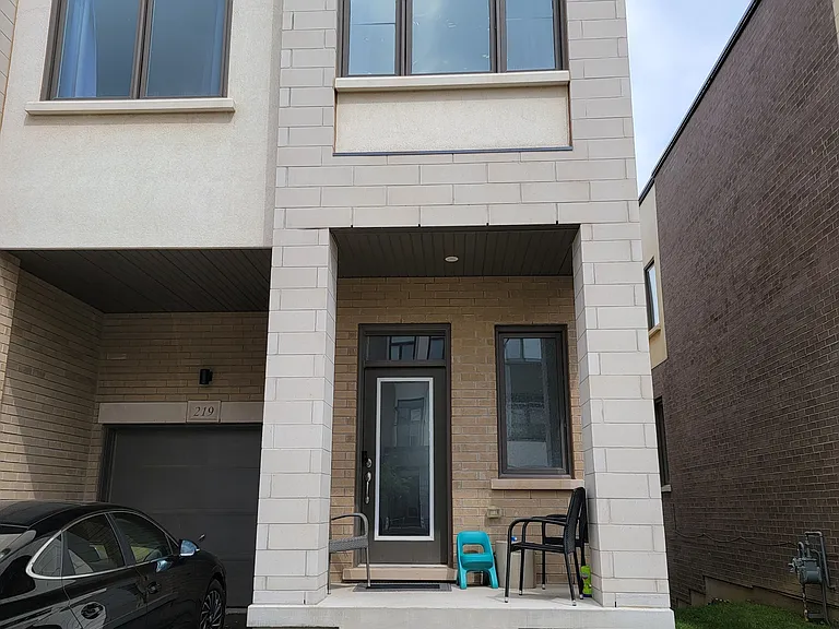 219 Fowley Dr — Photo 2