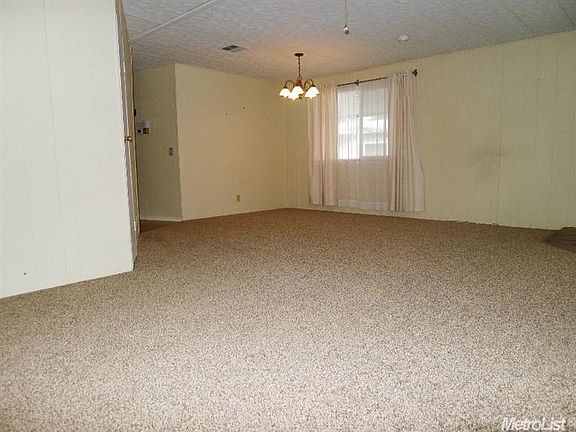 4th image of 2943 Glenwood Ln