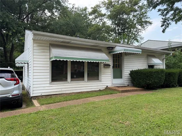 805 N 17th St, Belleville, IL 62226