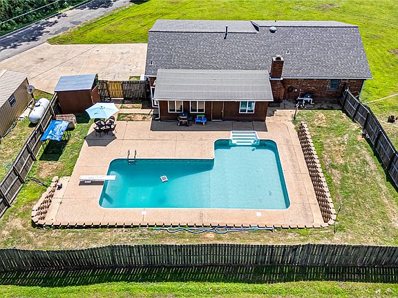 3rd image of 131 Virden Cir