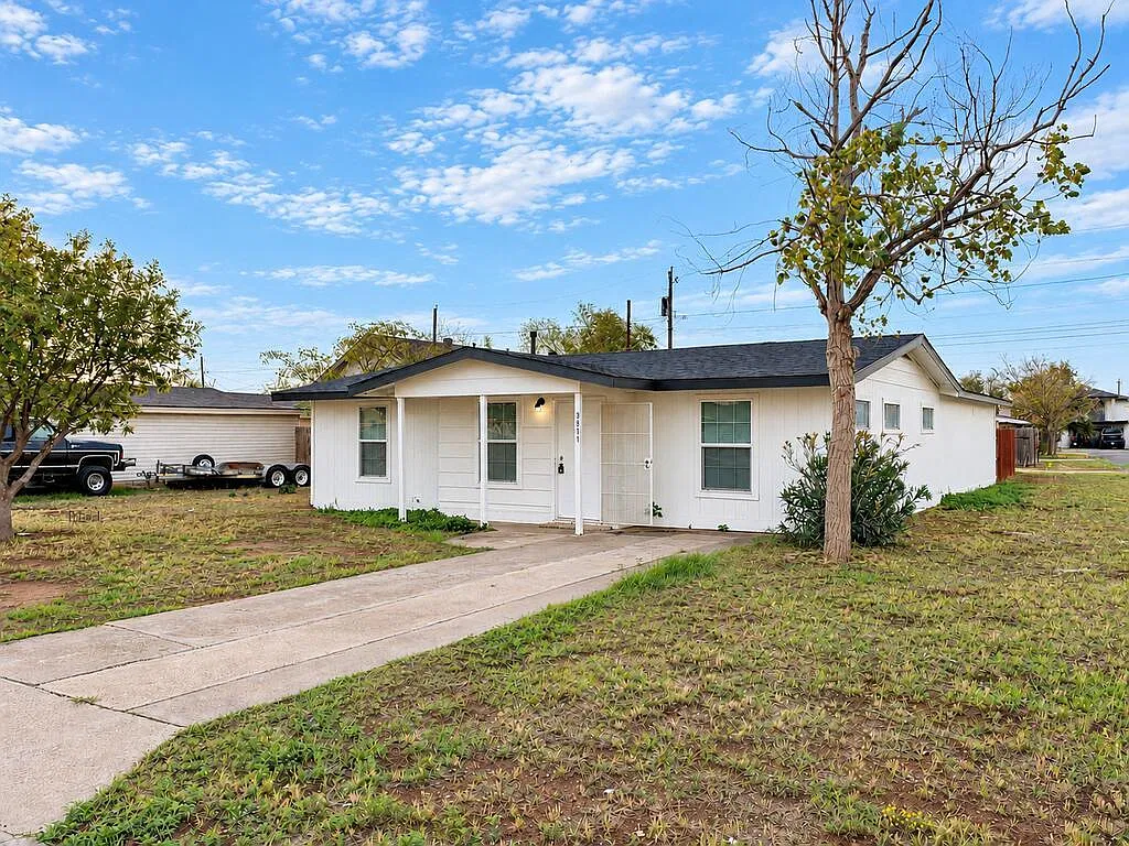 4 bed, 2.0 bath, 1500 sqft, $2,300 — Photo 2