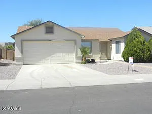3 bed, 2.0 bath, 1376 sqft, $1,750 — Photo 1