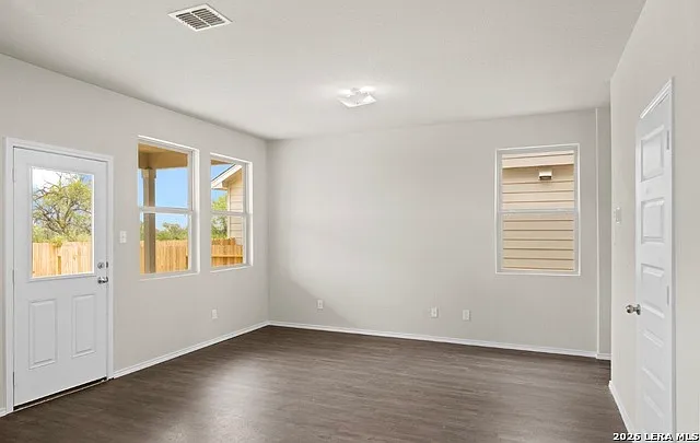 3 bed, 2.5 bath, 1311 sqft, $1,565 — Photo 3