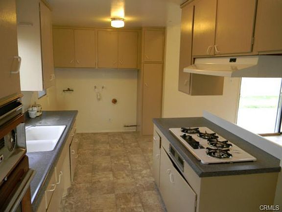 5th image of 940 N Benson Ave