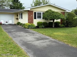 1 Spenser Ct, Brick, NJ 08724