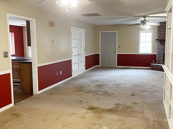 3rd image of 1096 Three Pine Ln