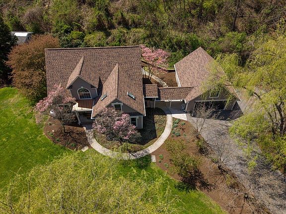 2nd image of 1202 Park Rd
