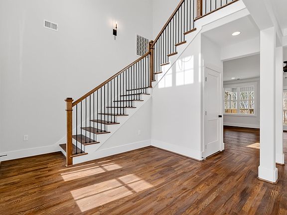 3rd image of 1118 Grey Oaks Valley