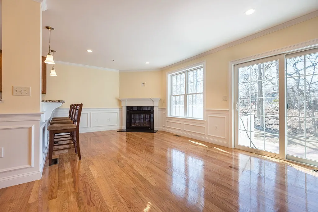 2 bed, 2.5 bath, 2102 sqft, $4,100 — Photo 3