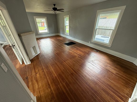 3rd image of 524 S Evergreen Ave