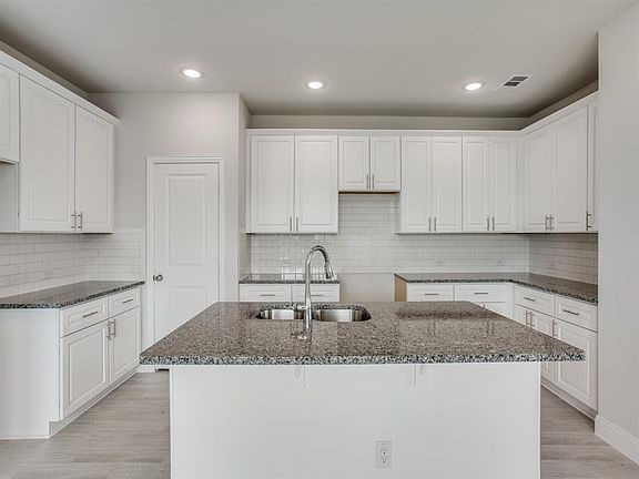 2nd image of 4528 Wilbarger St