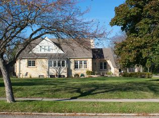 109 N 89th St, Wauwatosa, WI 53226