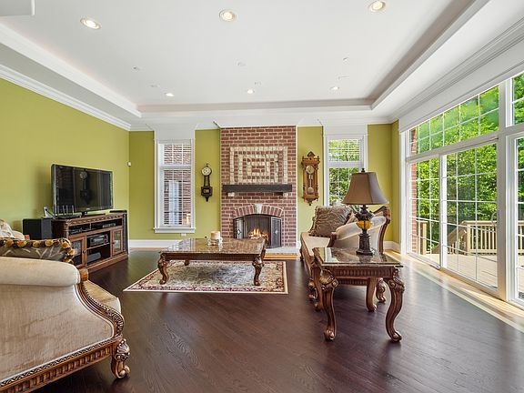 5th image of 28643 Thorngate Dr