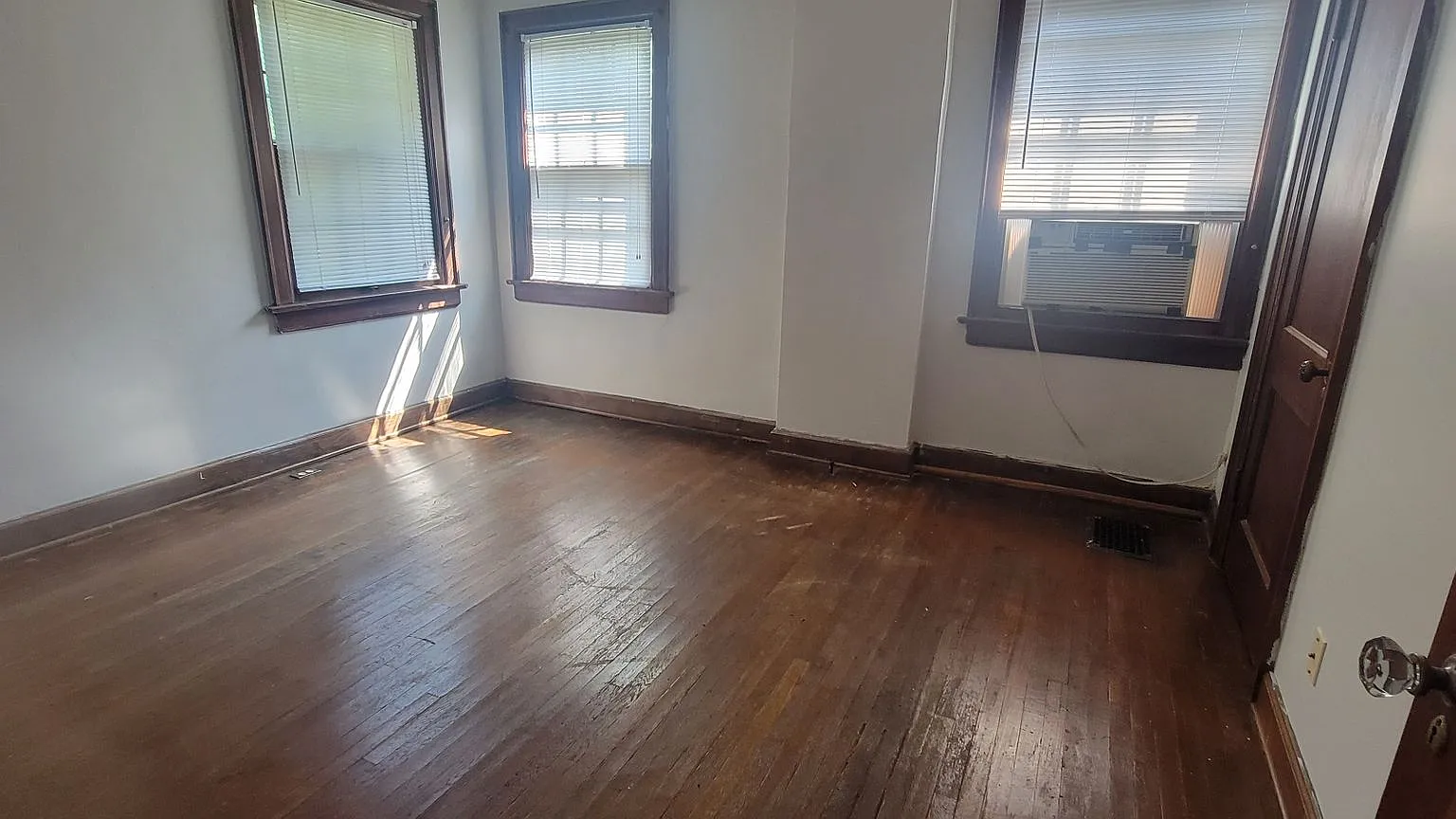 2044 Iuka Ave. — Photo 2