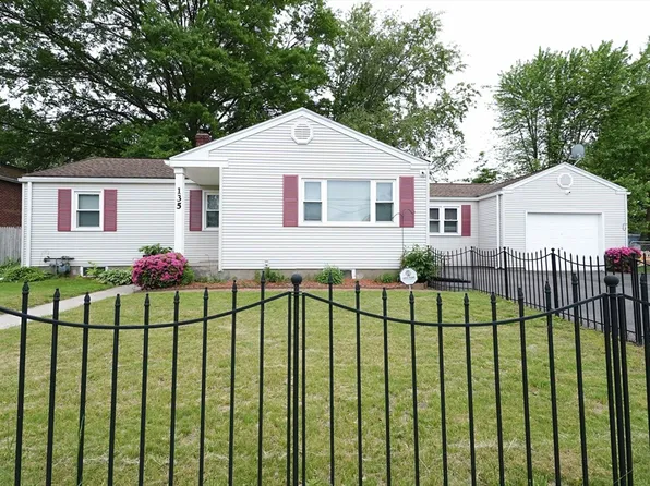 135 Meeting House Rd, Chicopee, MA 01013