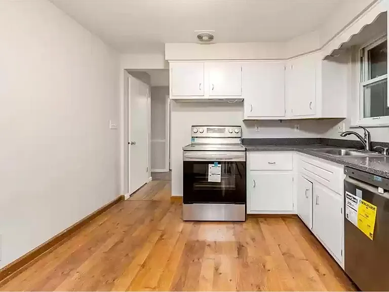 828 Pallas Dr — Photo 10