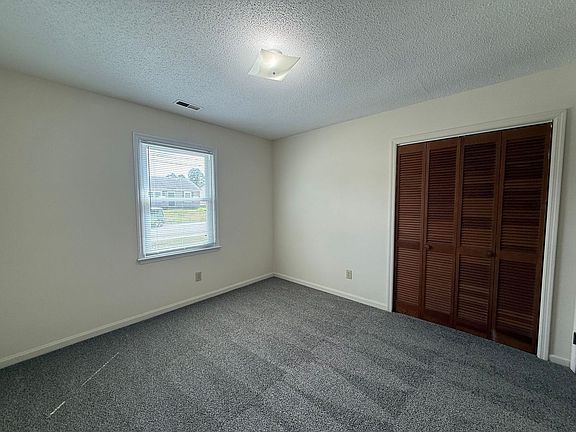 4th image of 204 Appaloosa Dr