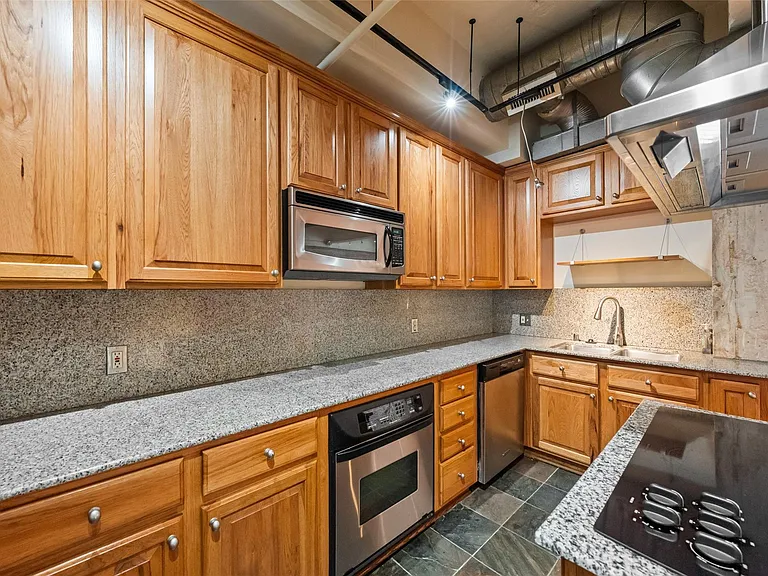 711 Main St #601 — Photo 13