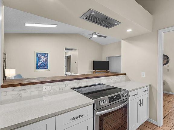 3rd image of 138 Southampton Pl S #357