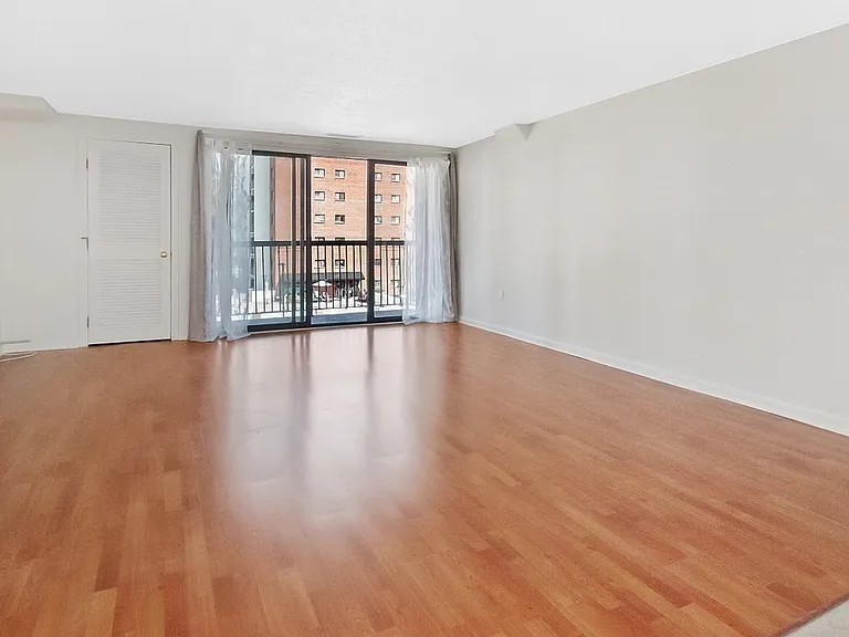 8 9th St #306 — Photo 5