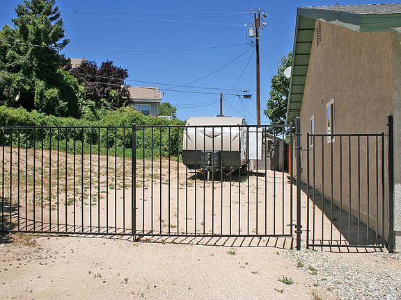 3rd image of 42921 Coolcrest Dr