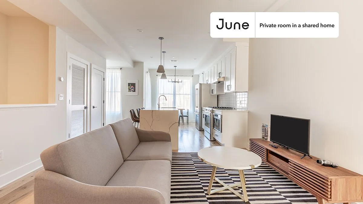 Full bedroom in 2 bed/2.5 bath home in Columbia Heights #1719 B — Photo 3