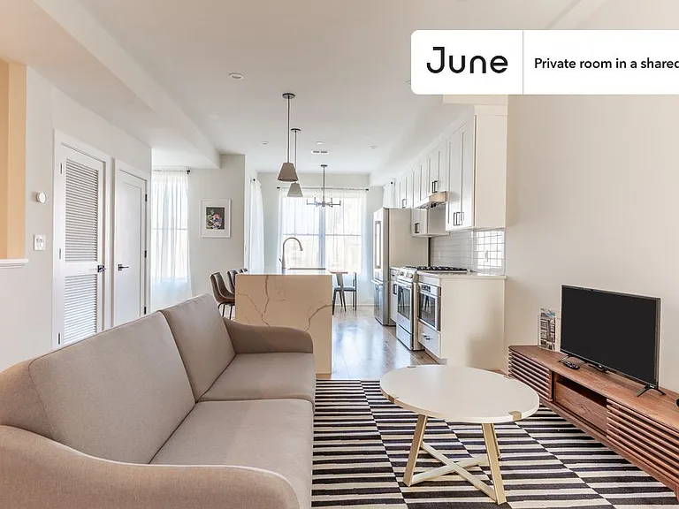 1340 Harvard St NW #B — Photo 3
