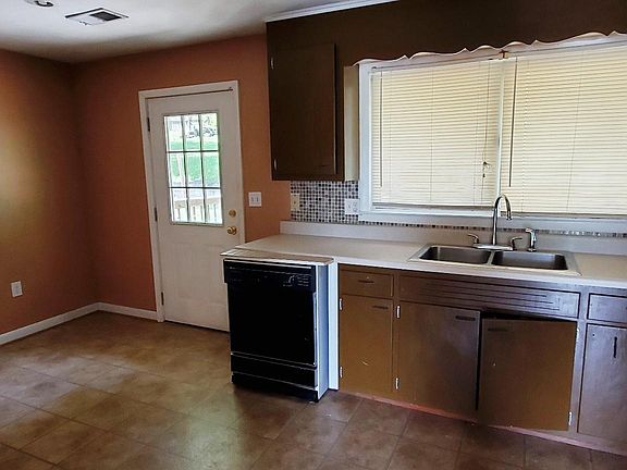 5th image of 2022 W Stone Dr
