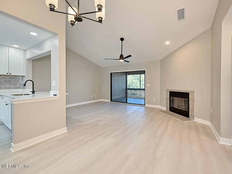 225 Cranes Lake Dr — Photo 7