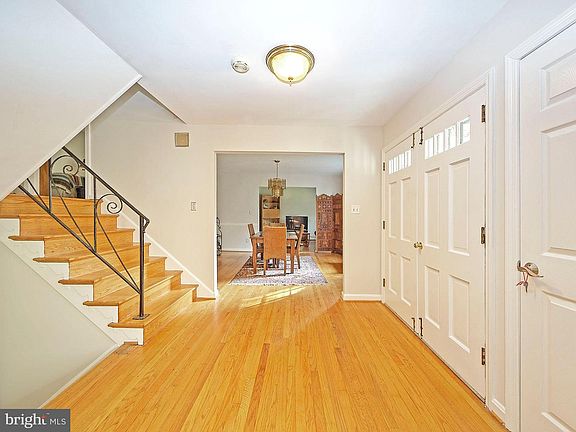 2nd image of 606 Parker Ct