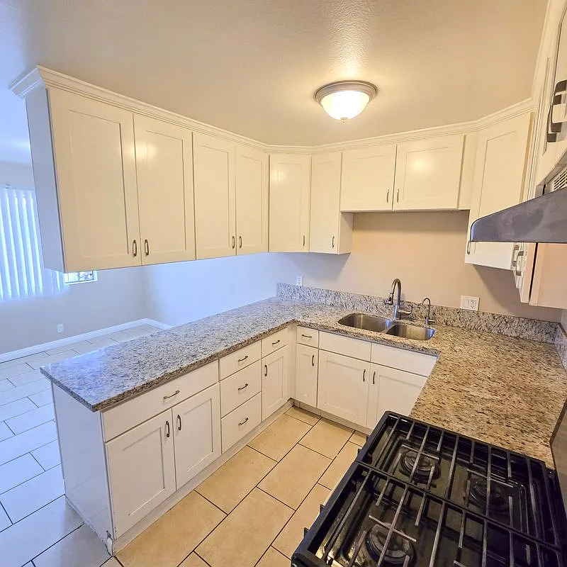 2 bed, 2.0 bath, 970 sqft, $2,400 — Photo 2
