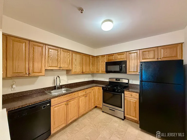 1315 Fernwood Ct — Photo 3