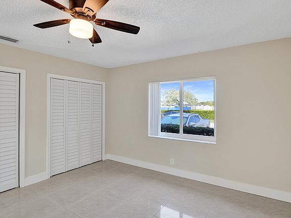 5th image of 920 SW 28th St